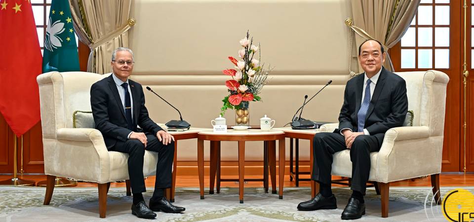 Chefe do Executivo reúne-se com o Secretário de Estado para o Ensino Superior da República de Angola