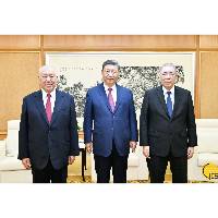 習近平主席會見何厚鏵和崔世安