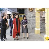 彭丽媛参观澳门博物馆