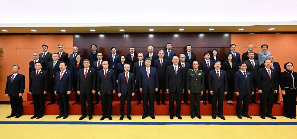 Xi Jinping reúne-se com novos responsáveis dos órgãos executivo, legislativo e judicial da RAEM