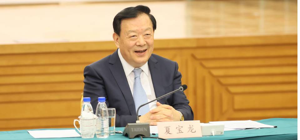 夏宝龙在澳门中华总商会与企业家代表座谈时强调 齐心协力把澳门国际大都市“金名片”擦得更亮