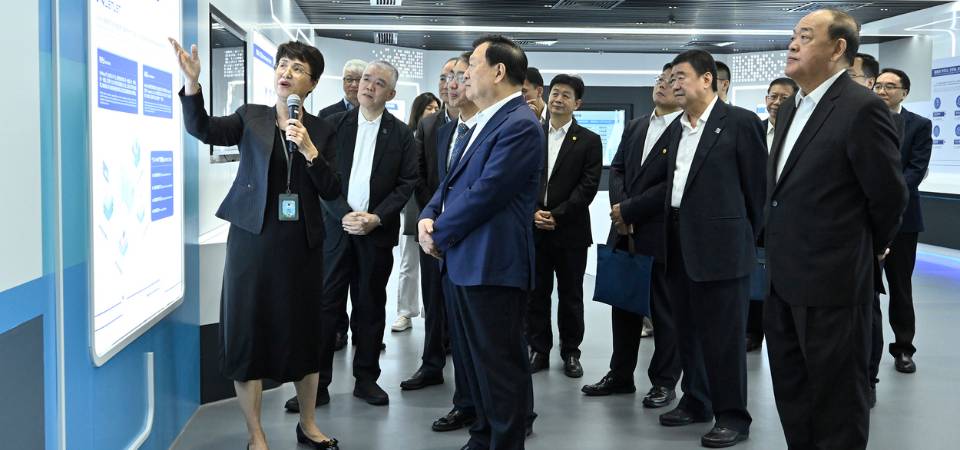 夏宝龙主任寄语教育界续为育才兴澳作出贡献 合力把澳门国际大都市“金名片”擦得更亮
