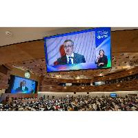 A 77.ª Assembleia Mundial da Saúde foi inaugurada em Genebra A Secretária para os Assuntos Sociais e Cultura, Ao Ieong U, chefiou uma delegação para participar na Cerimónia de Abertura e na Sessão Plenária