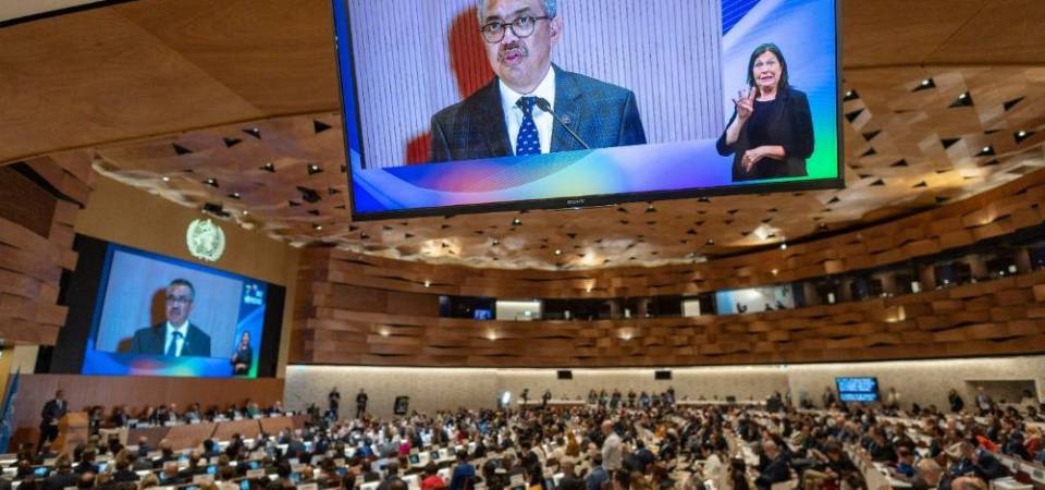 A 77.ª Assembleia Mundial da Saúde foi inaugurada em Genebra A Secretária para os Assuntos Sociais e Cultura, Ao Ieong U, chefiou uma delegação para participar na Cerimónia de Abertura e na Sessão Plenária