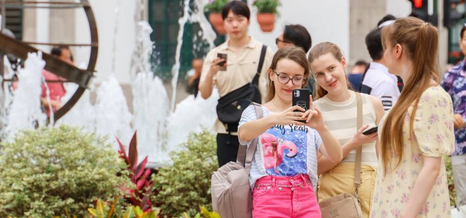 Indústria turística com resultados positivos nos primeiros quatro meses – DST aproveita plenamente vantagens singulares de Macau para expandir fontes de visitantes e estimular economia