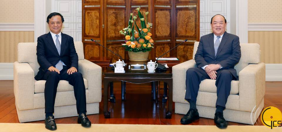 Chefe do Executivo reúne-se com membros da direcção de Yabuli China Entrepreneurs Forum