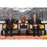 行政长官与中共中央政治局委员、全国政协副主席、中央统战部部长石泰峰会面
