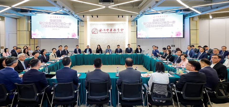 柯嵐率社文團隊聽取多個社團意見