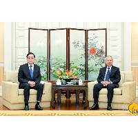 行政長官岑浩輝與全國人大常委會副委員長、中國紅十字會會長何維會面