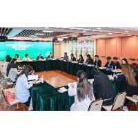 戴建業率經財範疇官員拜訪多個社團聽取意見