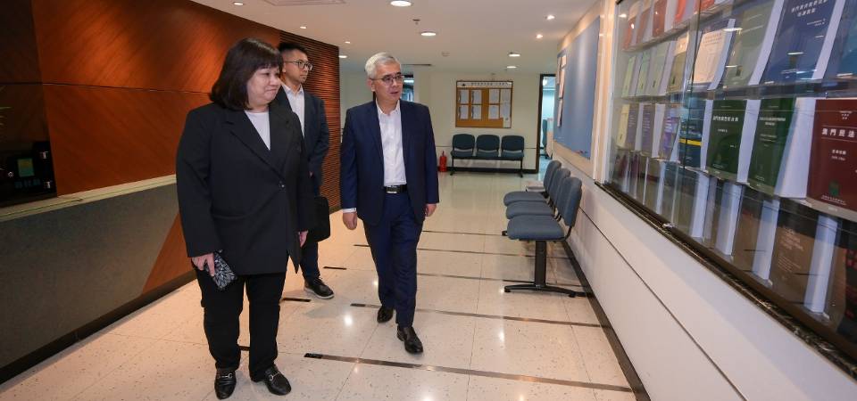 行政法务司司长黄少泽继续视察辖下部门 强调改革创新 践行服务为民理念