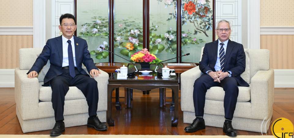 行政长官岑浩辉与全国侨联党组书记、主席王灵桂会面