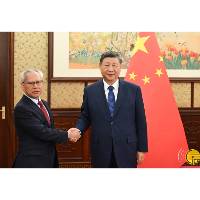 國家主席習近平聽取行政長官岑浩輝述職報告