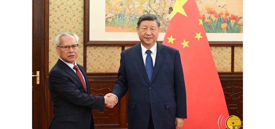 國家主席習近平聽取行政長官岑浩輝述職報告