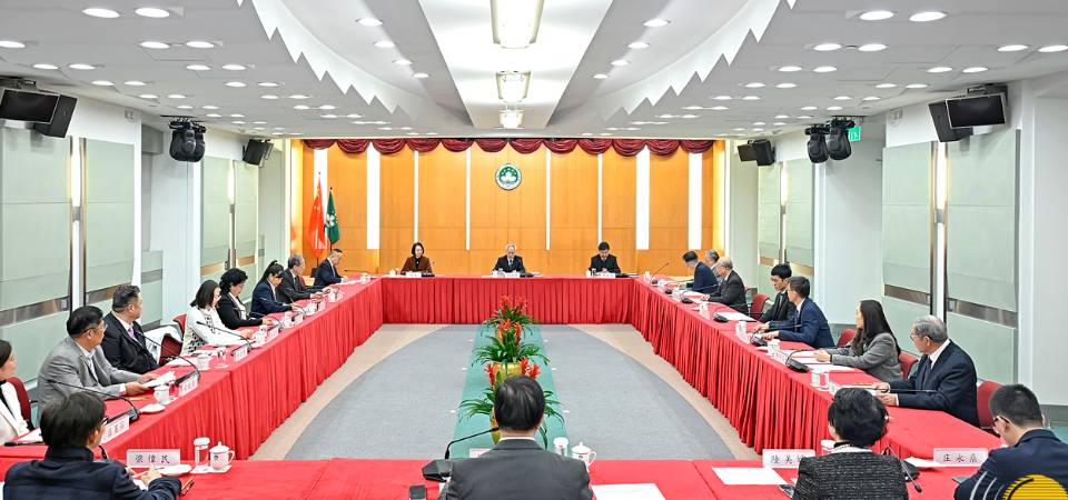 行政长官岑浩辉就制定本年度施政报告听取中小企业协进会意见