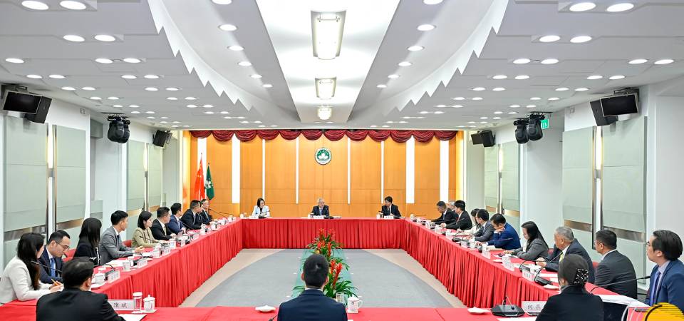 行政长官岑浩辉就制定本年度施政方针听取江门同乡会及经济民生联盟意见