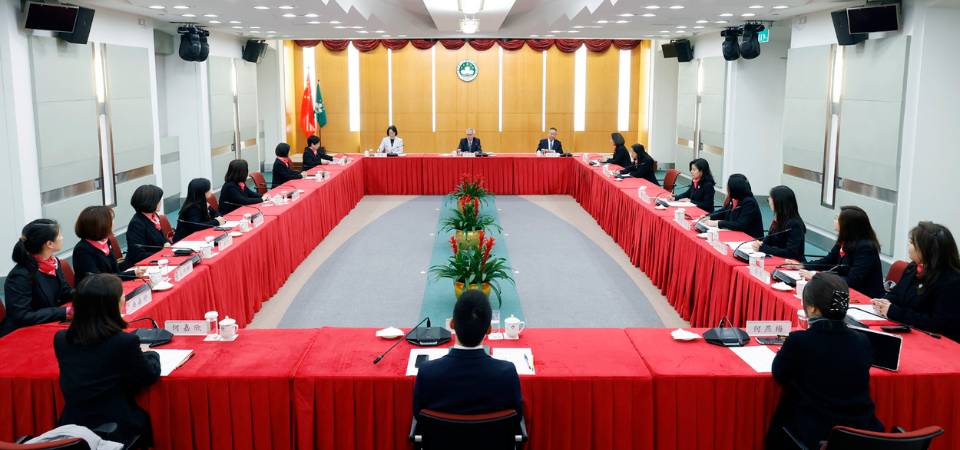 行政長官岑浩輝就制定本年度施政報告聽取婦聯意見