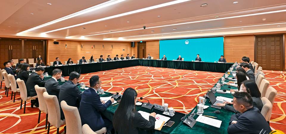 行政長官岑浩輝聽取全國青聯澳區委員及澳門青聯對制定本年度施政報告的意見