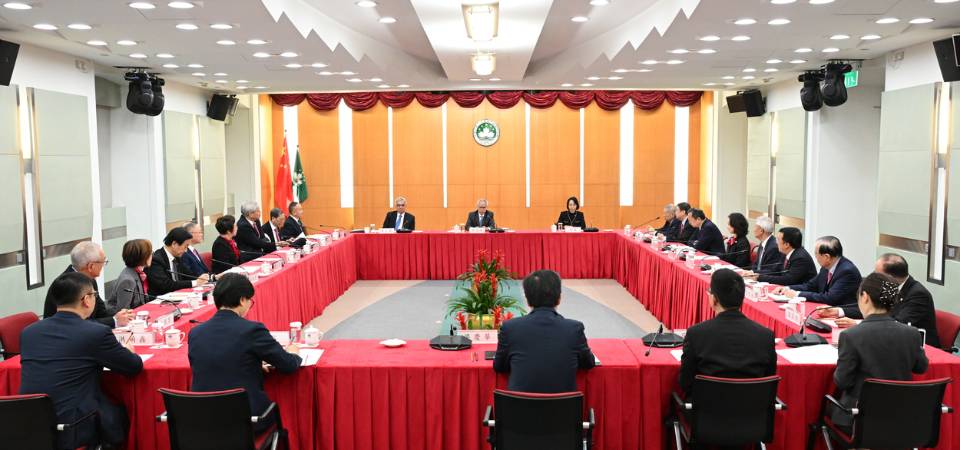 行政長官岑浩輝就制定本年度施政方針聽取中總意見