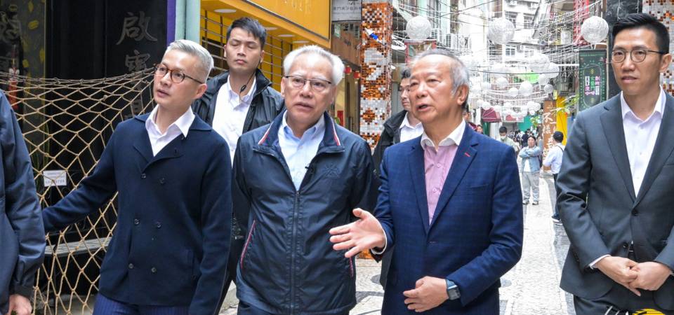 行政長官落區瞭解新春市況 關注社區經濟及營商環境
