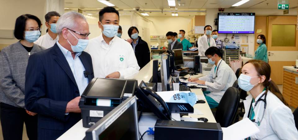 行政長官視察新春期間的醫院服務、通關情況和警務運作