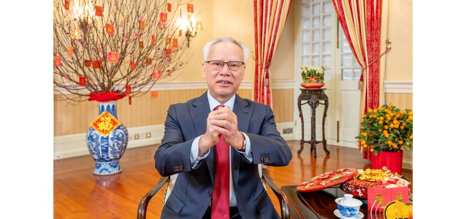 行政长官岑浩辉发表乙巳蛇年新春贺辞 共谱辉煌篇章　同创美好未来