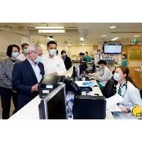 行政長官視察新春期間的醫院服務、通關情況和警務運作