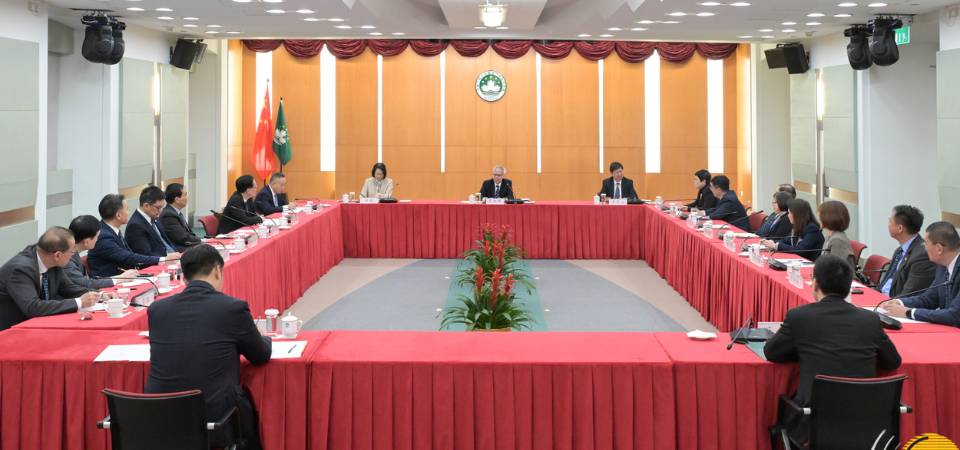 行政长官岑浩辉就制定本年度施政报告 听取中华教育会意见