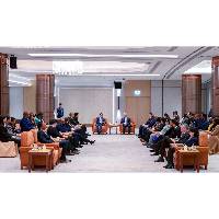经济财政司司长戴建业与葡语国家大使团会面