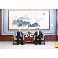 夏宝龙主任会见行政长官岑浩辉