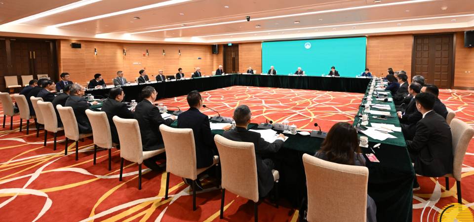 行政长官岑浩辉就制定本年度施政方针听取经济学者及专家学者意见