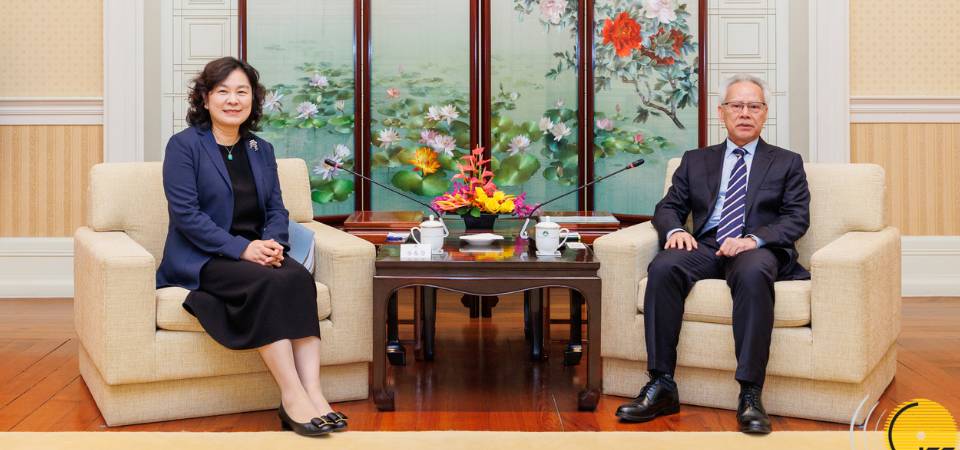 行政长官岑浩辉会见外交部副部长华春莹