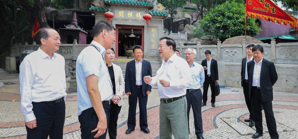 夏宝龙主任参观考察妈阁庙