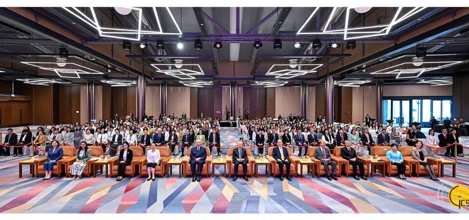 行政長官岑浩輝出席紀念聯合國第四次世界婦女大會 30 周年暨慶祝澳門婦女聯合總會成立 75 周年 —“推動性別平等 共建美好未來”專題論壇