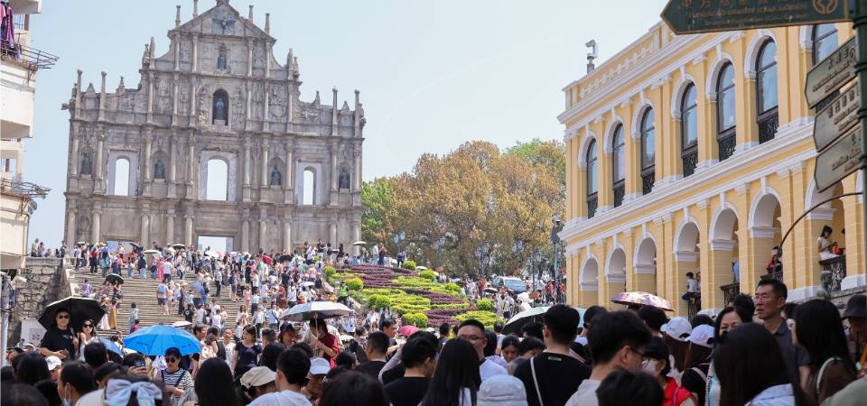 Número médio diário de visitantes que entraram em Macau nos feriados do Dia do Trabalhador superou o nível de 2019 com a taxa de ocupação hoteleira a atingir 94,1%