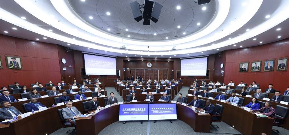中國與葡語國家智庫論壇在澳大舉行