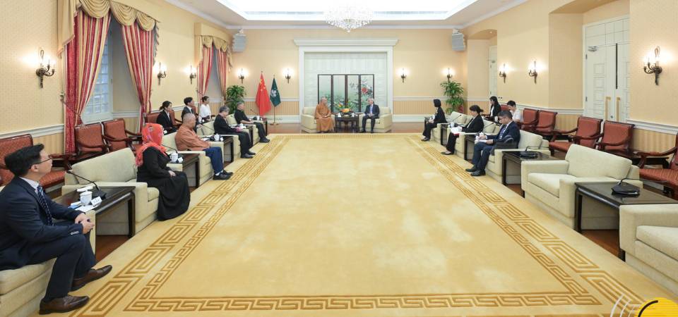 行政長官岑浩輝會見本澳六個宗教團體代表