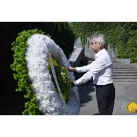 行政長官岑浩輝參謁南京大屠殺遇難同胞紀念館