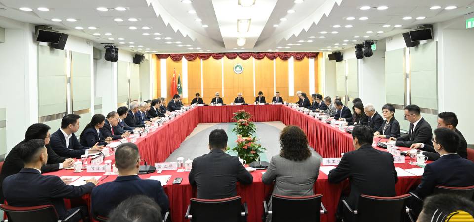 行政長官岑浩輝就制定明年施政方針聽取工商、金融界意見