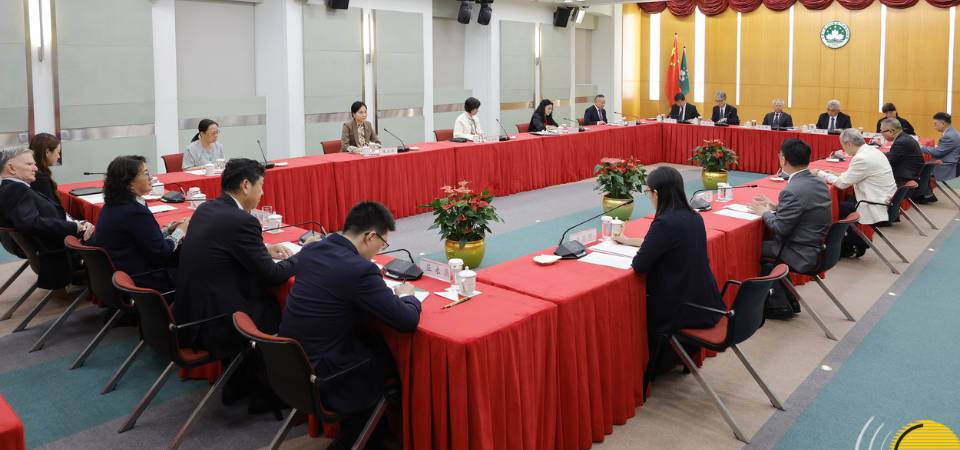 行政長官岑浩輝就制定明年施政方針聽取公職人員社團代表意見