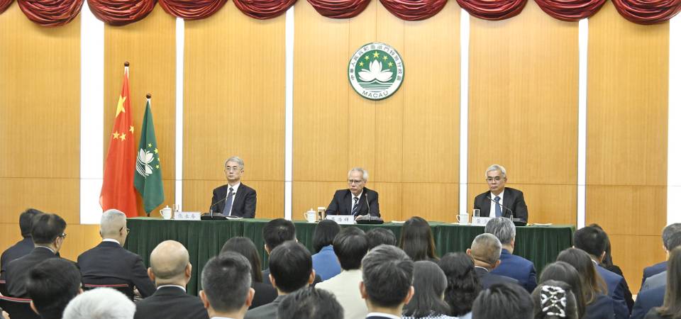岑浩辉：全体公务人员应履职尽责 积极支持立法会选举工作