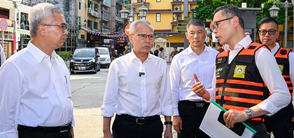行政长官及司长到多区视察防风部署 呼吁商户市民及早准备　同心协力应对超强台风
