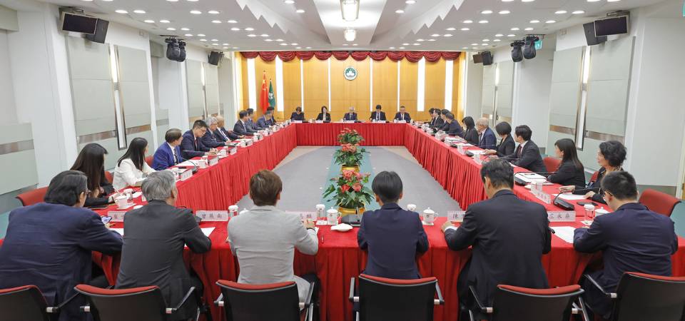 行政長官岑浩輝就制定明年施政方針 聽取教育、青年、文化、體育界社團意見