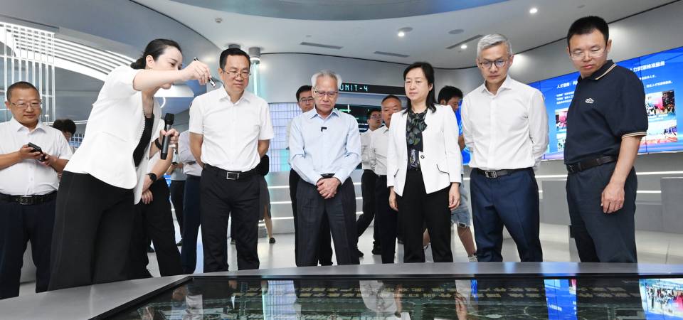 行政长官岑浩辉考察北京中关村软件园