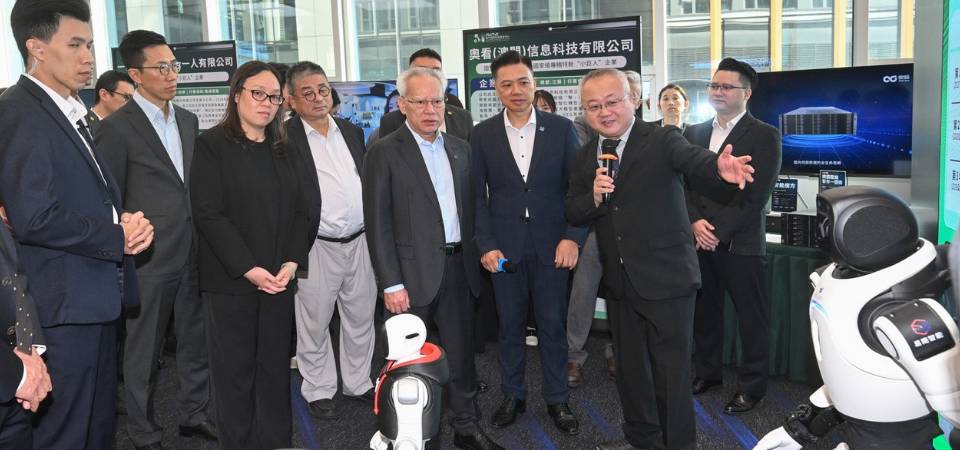 行政長官視察澳門國際科技產業中心