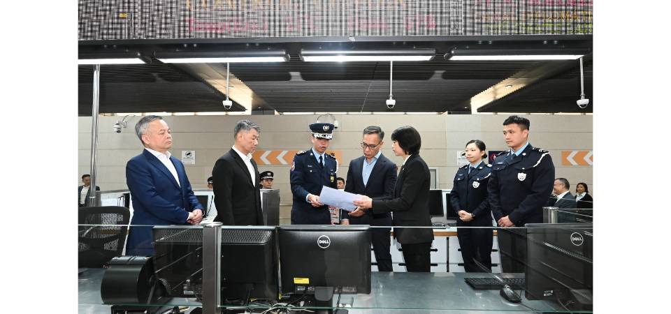 保安司司長新春視察及慰問前線人員