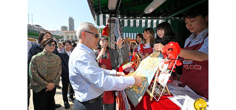 Chefe do Executivo visita feira de flores e zona de queima de panchões para receber o Ano do Cavalo com a população