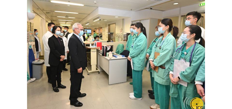 岑浩輝視察新春期間醫院運作、 公共服務、警務部署及通關情況