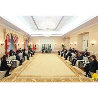 Chefe do Executivo reúne-se com os novos membros da 37ª Direcção e do Conselho Fiscal da Federação das Associações dos Operários de Macau