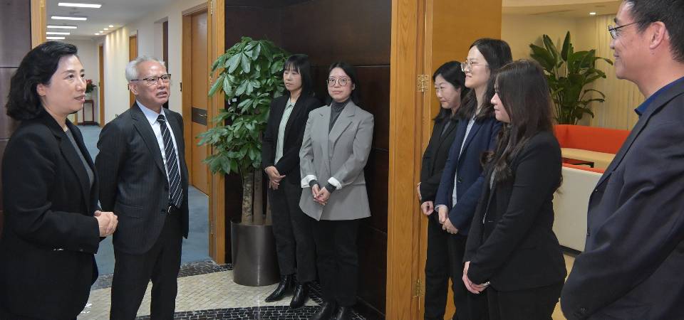 岑浩辉视察澳门驻京办 冀进一步发挥纽带作用